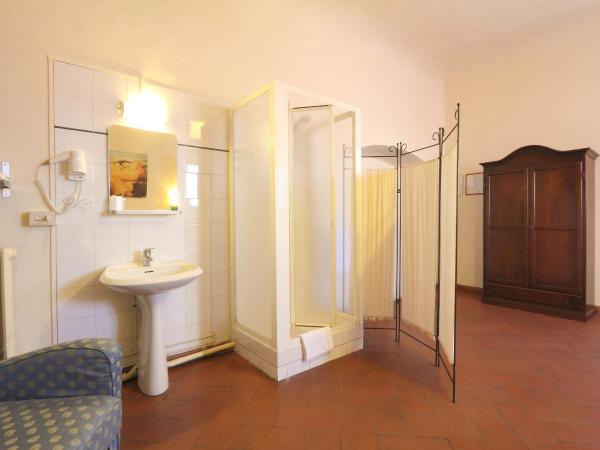 Hotel Bavaria : photo 1 de la chambre chambre double avec douche privée & toilettes communes