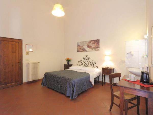 Hotel Bavaria : photo 1 de la chambre chambre double avec salle de bains commune