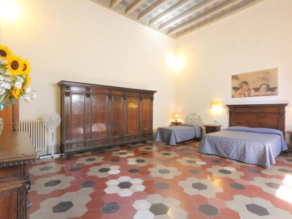 Hotel Bavaria : photo 2 de la chambre chambre quadruple avec douche privée et toilettes communes