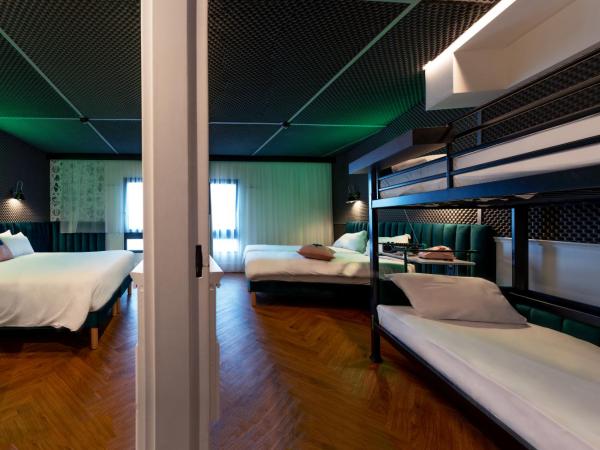 The ReMIX Hotel : photo 1 de la chambre chambre quartet