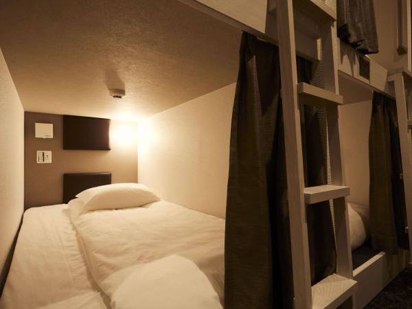 HOTEL THE ROCK : photo 2 de la chambre chambre capsule pour femmes 