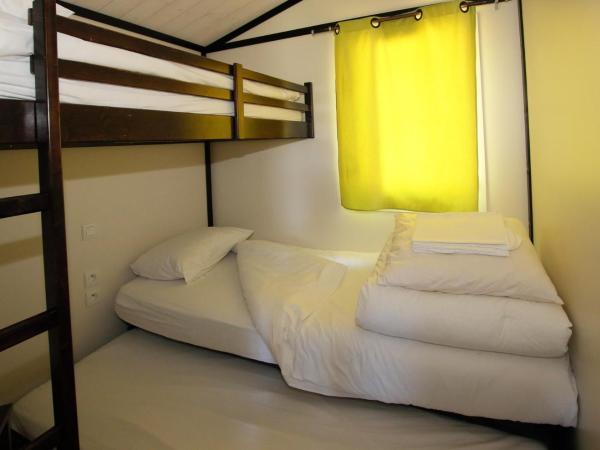 Domaine Saint Estève : photo 4 de la chambre chalet du causse