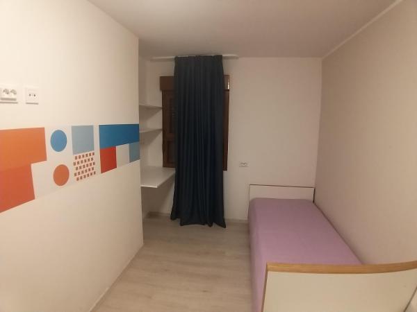 HI Hostel Pula : photo 1 de la chambre chambre lits jumeaux standard avec vue sur jardin