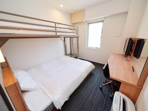 Super Hotel Namba Nipponbashi : photo 2 de la chambre chambre avec lit double et lits superposés - non-fumeurs