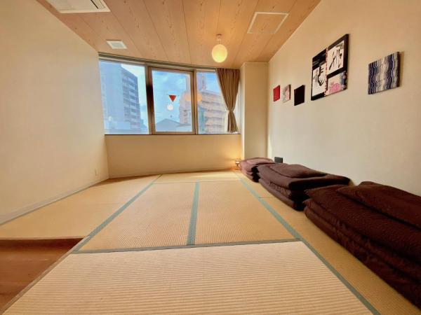 Osaka Guesthouse Nest : photo 6 de la chambre chambre triple de style japonais avec salle de bains commune