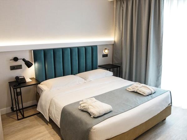Athens Cypria Hotel : photo 1 de la chambre suite junior avec balcon