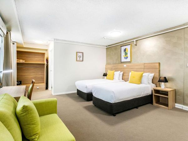Quality Inn Sunshine Haberfield : photo 2 de la chambre chambre lit queen-size avec canapé-lit - non-fumeurs