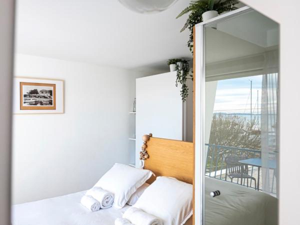 Hôtel La Reine Jane : photo 10 de la chambre chambre double avec balcon - premier Étage - vue sur mer