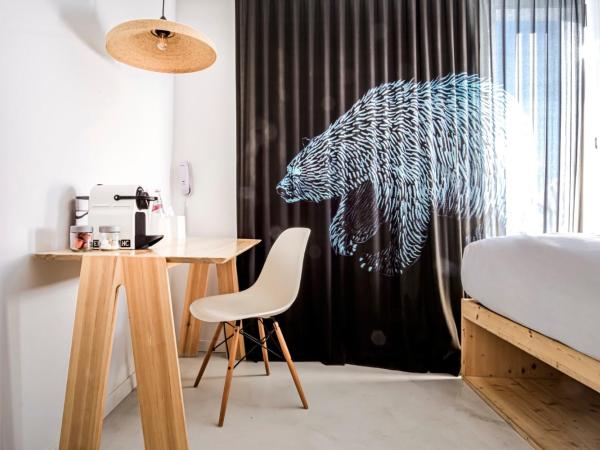 Hôtel La Reine Jane : photo 9 de la chambre chambre double avec terrasse - vue sur mer - deuxième Étage