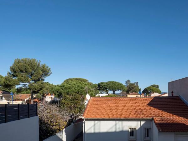 Hôtel La Reine Jane : photo 10 de la chambre chambre double - côté pinède - 1er Étage