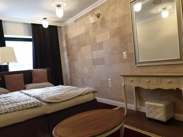 Éjjeli Bagoly Étterem és Panzió : photo 1 de la chambre studio lit queen-size de luxe 