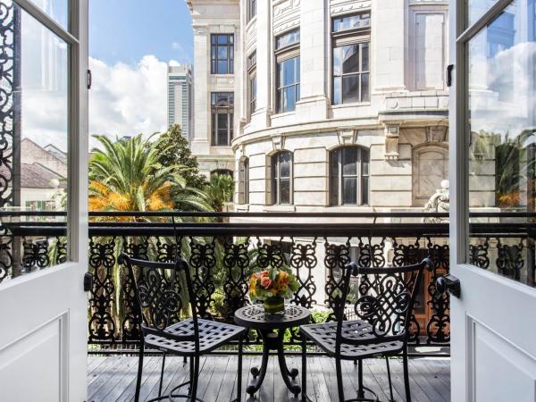 Omni Royal Orleans Hotel : photo 5 de la chambre suite lit king-size avec balcon