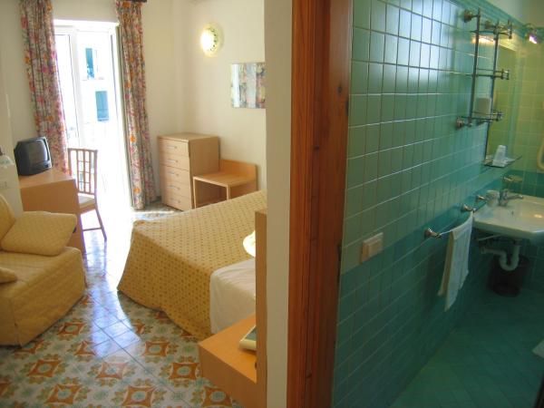 Hotel Europa : photo 5 de la chambre chambre double confort