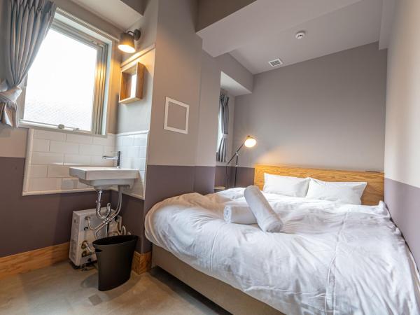 Wise Owl Hostels Kyoto : photo 2 de la chambre chambre double avec salle de bains commune