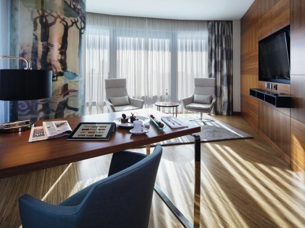 Movenpick Hotel Ankara : photo 2 de la chambre suite deluxe avec lit king-size