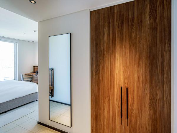 FORM Hotel Al Jadaf, Dubai, a Member of Design Hotels : photo 8 de la chambre chambre lit king-size plus - vue sur ville