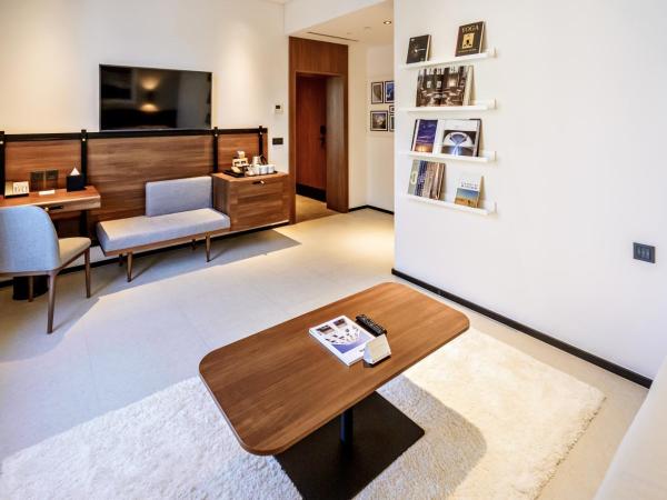 FORM Hotel Al Jadaf, Dubai, a Member of Design Hotels : photo 3 de la chambre suite 1 chambre mega - vue sur ville
