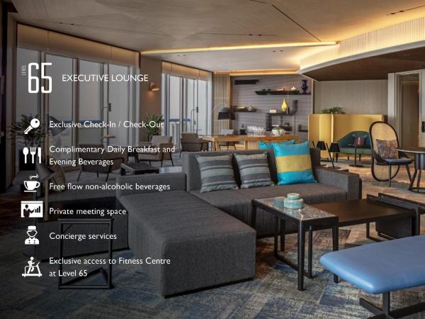 Swissotel The Stamford Singapore : photo 4 de la chambre executive, 1 king, l65 lounge access, high floor, balcony, city view