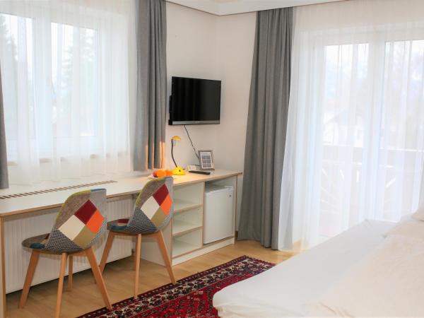 Hotel Sonnenhof - bed & breakfast & appartements : photo 2 de la chambre chambre familiale avec balcon