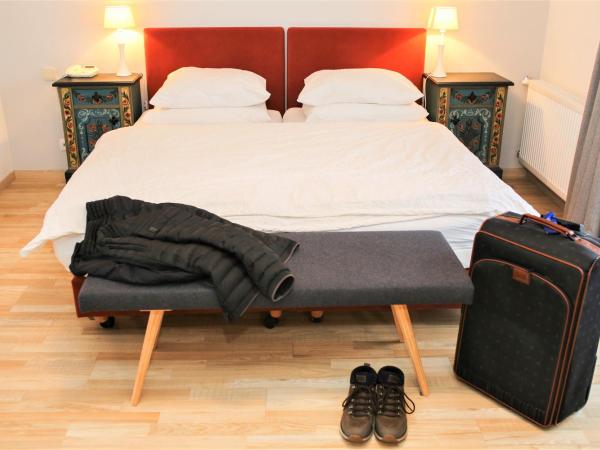 Hotel Sonnenhof - bed & breakfast & appartements : photo 2 de la chambre chambre triple avec balcon