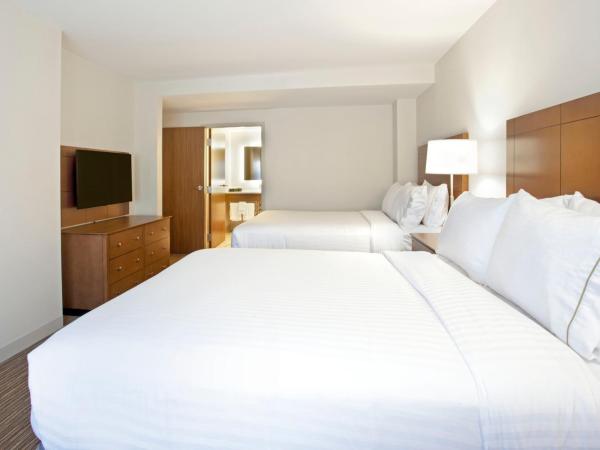 Holiday Inn Express Hotel & Suites Austin Downtown - University, an IHG Hotel : photo 3 de la chambre chambre standard avec 2 lits queen-size