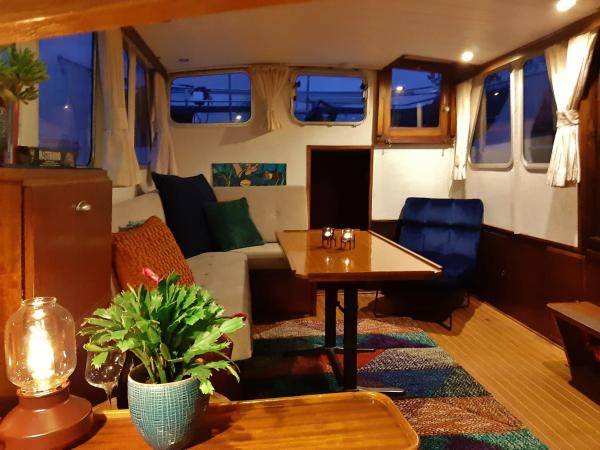 Motor Yacht Almaz : photo 4 de la chambre caravane 