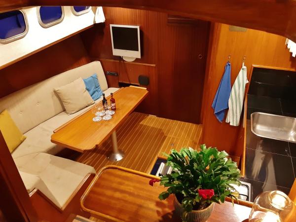Motor Yacht Almaz : photo 5 de la chambre caravane 