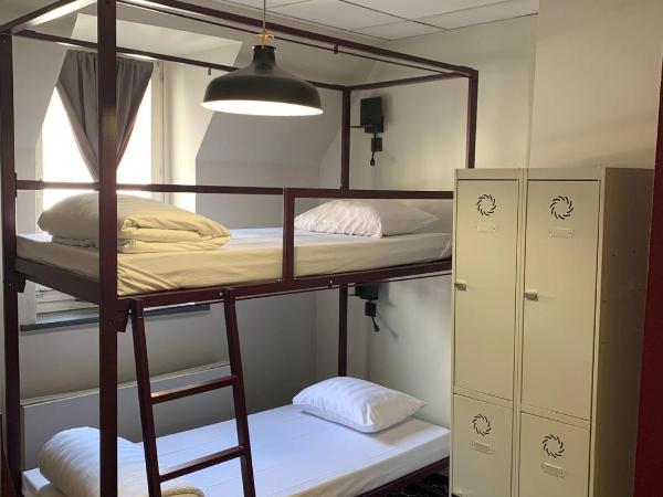 Safestay Brussels Grand Place : photo 2 de la chambre lit dans dortoir mixte de 4 lits avec salle de bains privative