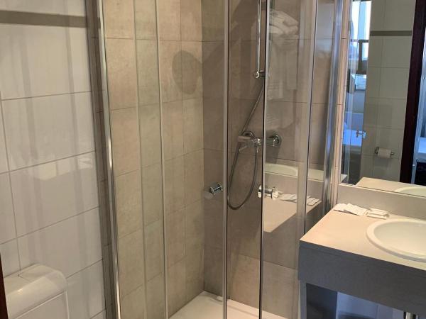 Safestay Brussels Grand Place : photo 3 de la chambre lit dans dortoir mixte de 4 lits avec salle de bains privative