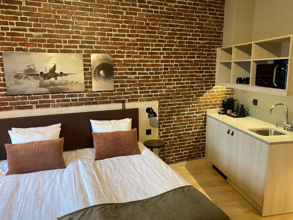 Skyline Airport Hotel : photo 7 de la chambre chambre familiale standard avec kitchenette (5 adultes)