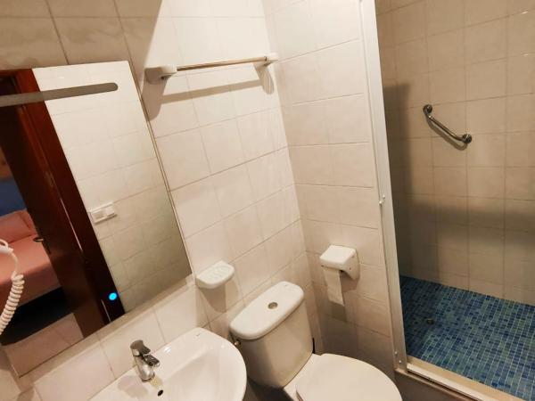Hostal Casa Nautilus : photo 8 de la chambre chambre double avec salle de bains privative