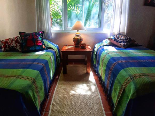 Casa Kin33 : photo 1 de la chambre chambre triple - vue sur jardin