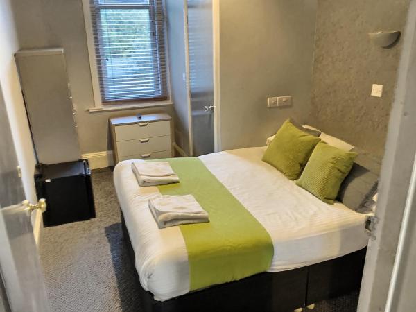 Chelsea Hotel : photo 4 de la chambre chambre double avec salle de bains privative