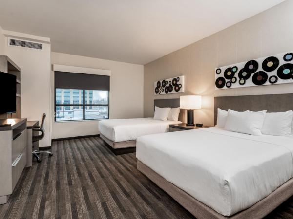 Hyatt House Nashville Downtown-Convention Center : photo 5 de la chambre chambre avec 2 lits queen-size et salon
