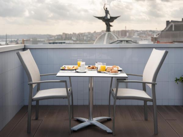 Eurostars Blue Coruña : photo 2 de la chambre suite junior avec terrasse