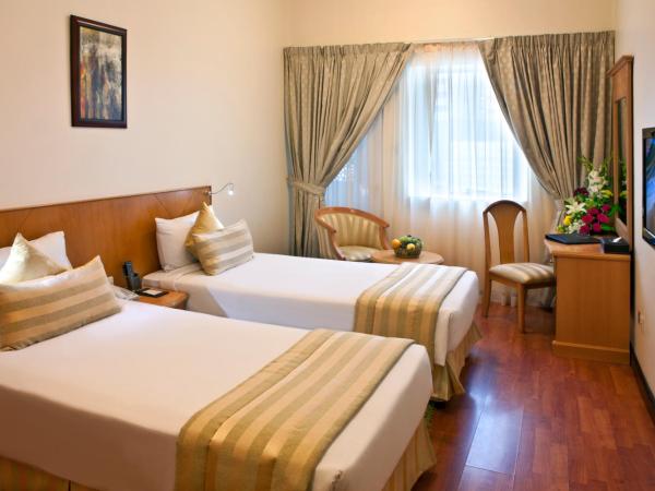 Landmark Plaza Hotel : photo 4 de la chambre chambre lits jumeaux classique