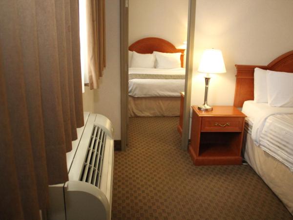 Ramada by Wyndham Edmonton South : photo 1 de la chambre suite studio - non-fumeurs