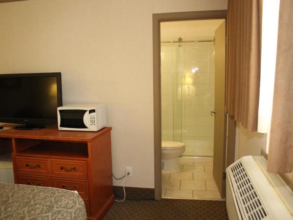 Ramada by Wyndham Edmonton South : photo 8 de la chambre suite studio - non-fumeurs