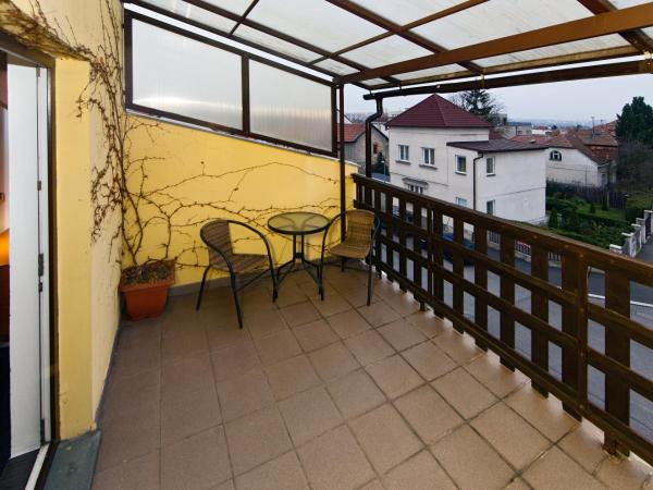 Hotel Wolf : photo 1 de la chambre chambre quadruple avec balcon