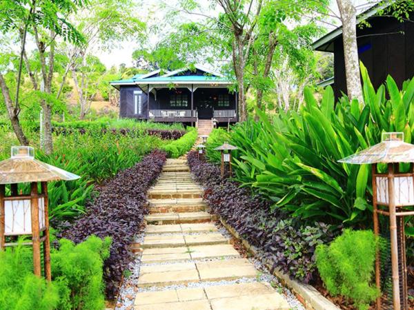The Orchard Resort & Spa Melaka I World Spa Awards Winner I Free Access to Outdoor Spa Pool : photo 1 de la chambre villa avec jardin