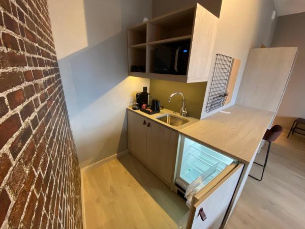 Skyline Airport Hotel : photo 7 de la chambre chambre familiale standard avec kitchenette (4 adultes)