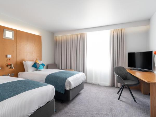 Holiday Inn Bournemouth, an IHG Hotel : photo 3 de la chambre chambre lits jumeaux pour personnes à mobilité réduite