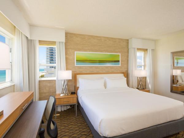 Holiday Inn Miami Beach-Oceanfront, an IHG Hotel : photo 8 de la chambre chambre lit king-size - vue sur océan