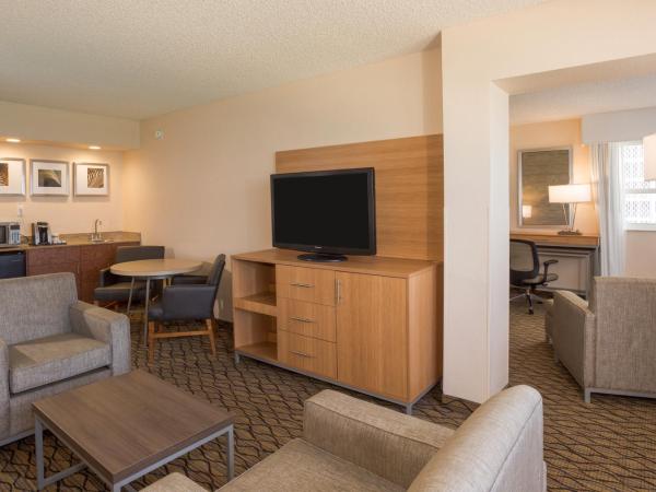 Holiday Inn Miami Beach-Oceanfront, an IHG Hotel : photo 9 de la chambre suite lit king-size - vue sur océan