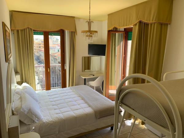 Hotel La Margherita & SPA : photo 7 de la chambre chambre quadruple avec balcon 