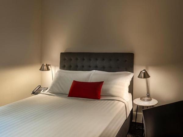 Como Court Budget Accommodation : photo 1 de la chambre chambre double privée avec salle de bains privative