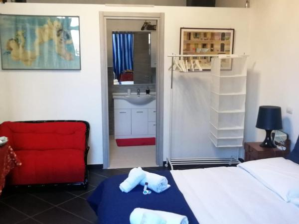 Al 20 Guest House Fiera Milano - Certosa - San Siro : photo 1 de la chambre grande chambre double