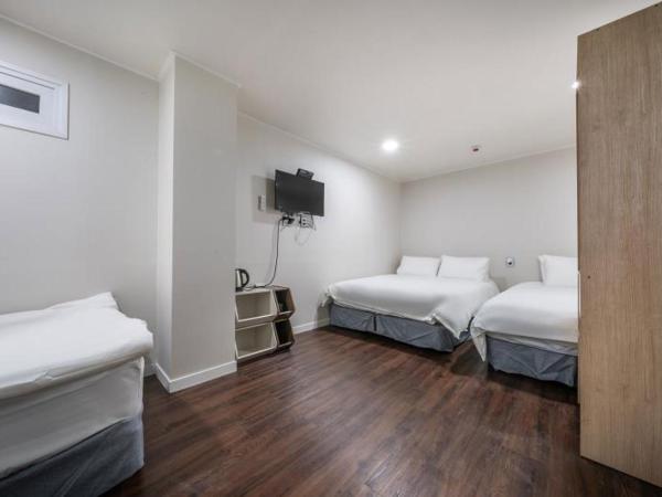 MAYONE HOTEL Myeongdong : photo 2 de la chambre chambre familiale - sans fenêtre