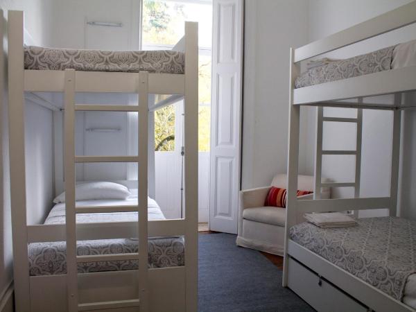 WW Hostel & Suites : photo 2 de la chambre lit dans dortoir de 4 lits avec salle de bains commune
