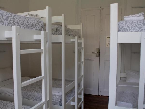 WW Hostel & Suites : photo 2 de la chambre lit dans dortoir 6 lits avec salle de bains commune